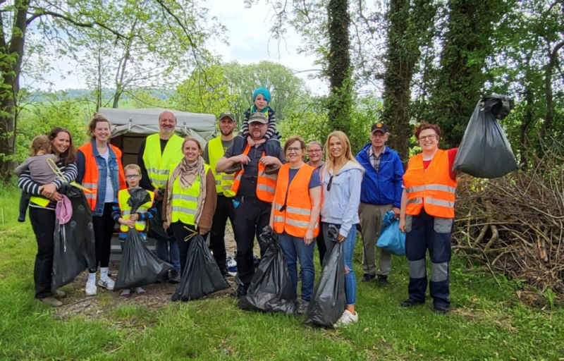 Henneckenroder Bürger sammeln Müll beim Tag der Sauberen Landschaft 2022